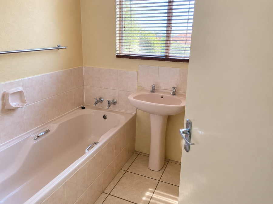2 Bedroom Property for Sale in Tlhabane West North West